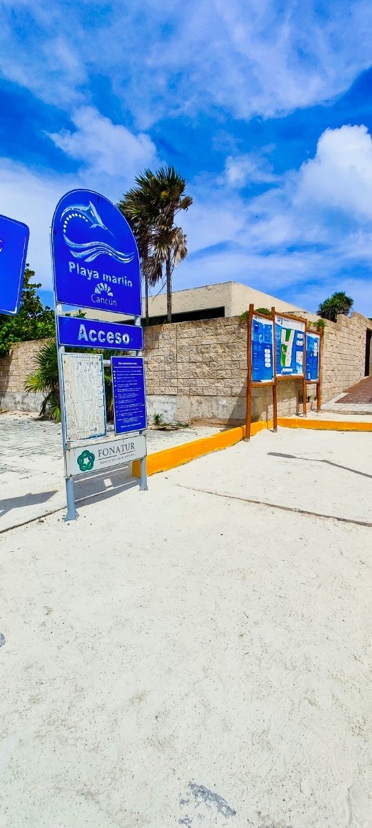 Entrada Principal de Playa Marlín. © 2024 Castor Daniel Oregel Maldonado